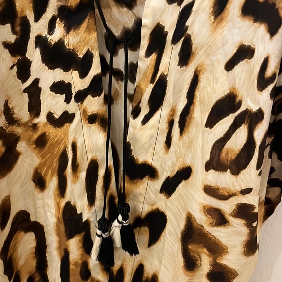 NWT chicos leopard print poncho / throw over with tassel closure - Picture 4 of 4